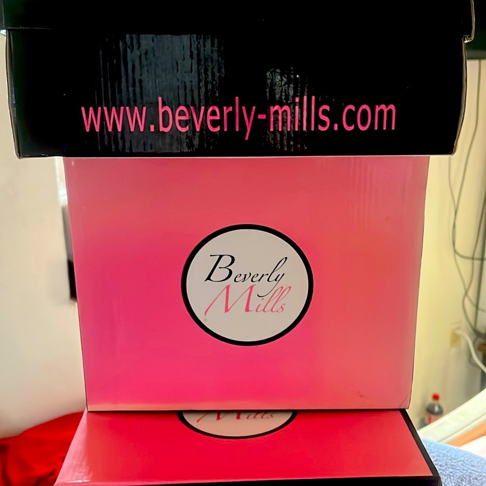 Women heels 👠 black size 11, and 8 1/2